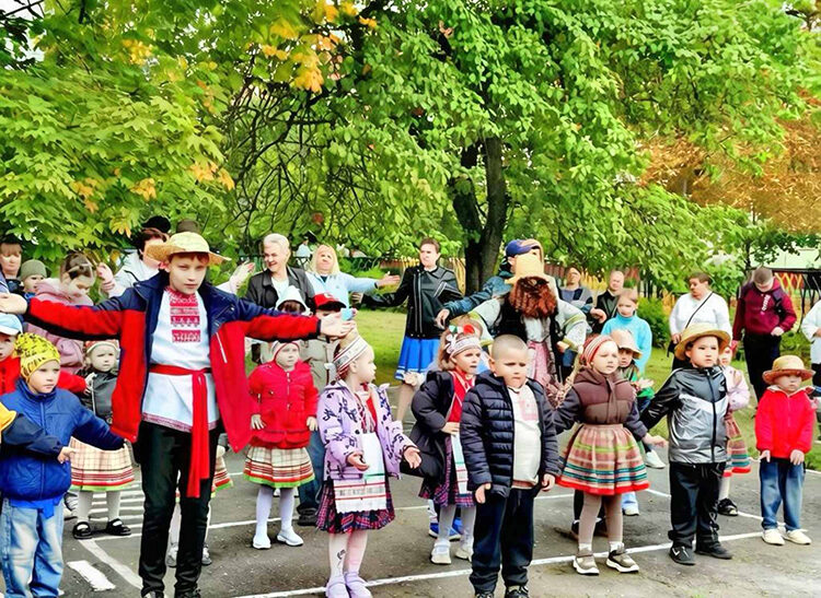 Праздник традиций, творчества и единения: ярмарка «Ехаў дзедка на кірмаш» в Слуцком районном ЦКРОиР