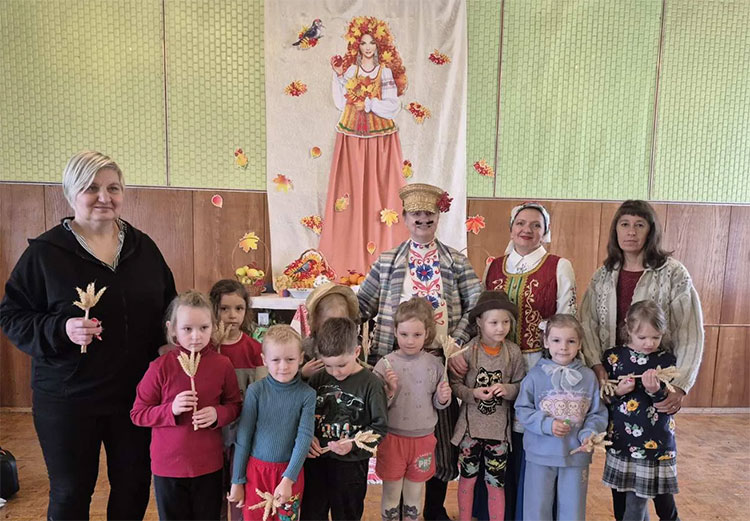 Як ладзілі свята “Багач”… Работнікі Казловіцкага СДК знаёмяць дзяцей з народнымі традыцыямі