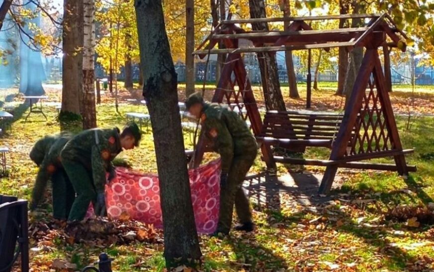 Кадеты приняли участие в наведении порядка в Городском парке культуры и отдыха в Слуцке