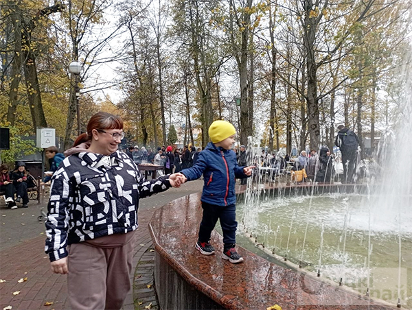 В городском парке культуры и отдыха в Слуцке состоялось торжественное закрытие фонтана
